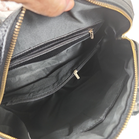 Nine West, black double strap shoulder bag, many compartments, and snap closure. - Picture 6 of 6